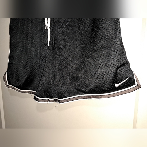Nike atheltic/ basketball shorts - Picture 2 of 12